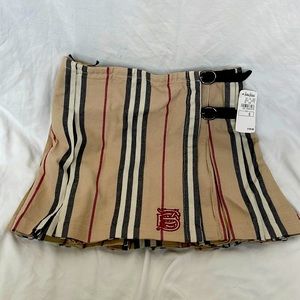 Vintage Burberry wrap around skirt NWT smoke and animal free